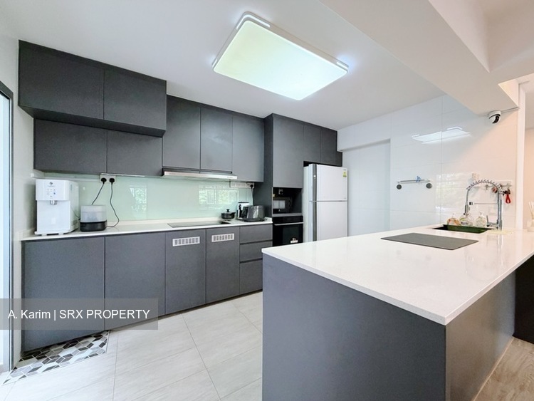 Blk 874B Tampines Greenflora (Tampines), HDB 5 Rooms #563195801